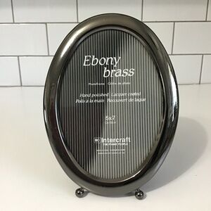 Vtg lacquered "ebony brass" oval picture frame with ball shape footed
